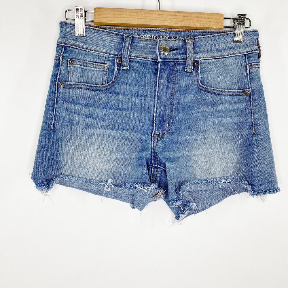 American Eagle Hi-Rise Light Wash Blue Denim‎ Raw Hem Shorts Women's Size 6